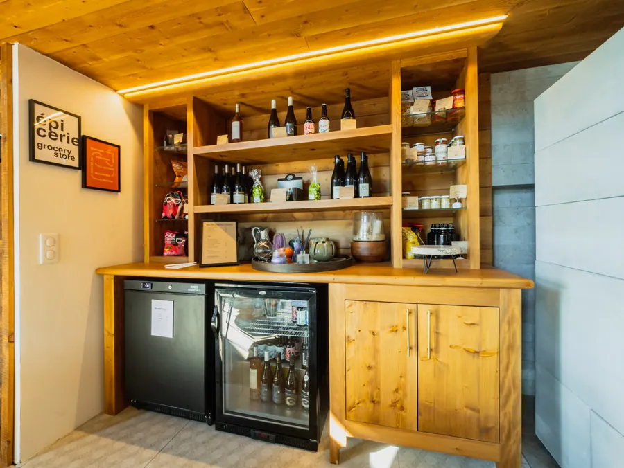 L’espace épicerie et boissons de la maison