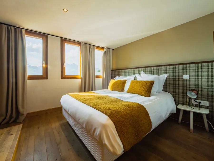 Une chambre ouverte sur la lumière de la montagne