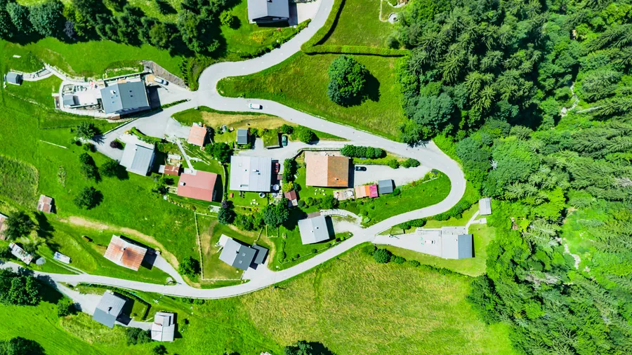 Le hameau et les jardins de Saint-Gervais vus à la verticale