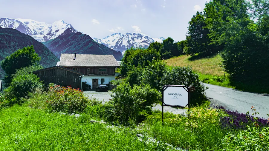 L’arrivée à la maison Wanderful Life face aux sommets
