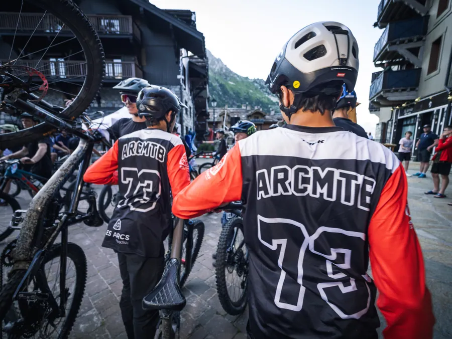Les riders réunis avant le départ